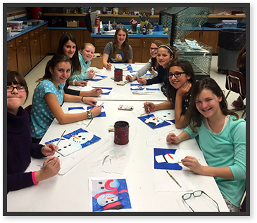Students draw and paint snowmen in class